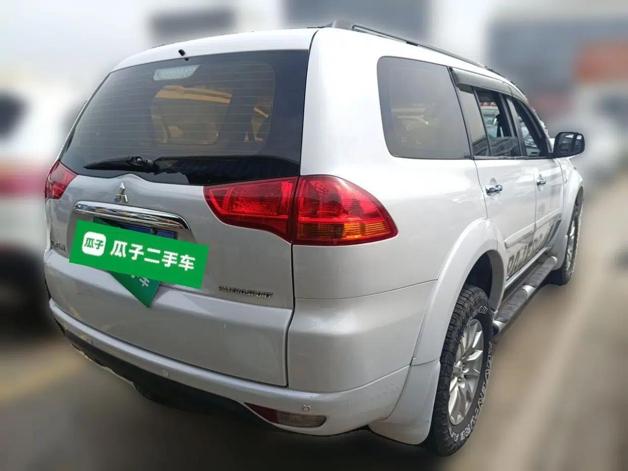 Mitsubishi Pajero Sport 2013 3.0L Automatic 4x4 Executive Edition — миниатюра 6