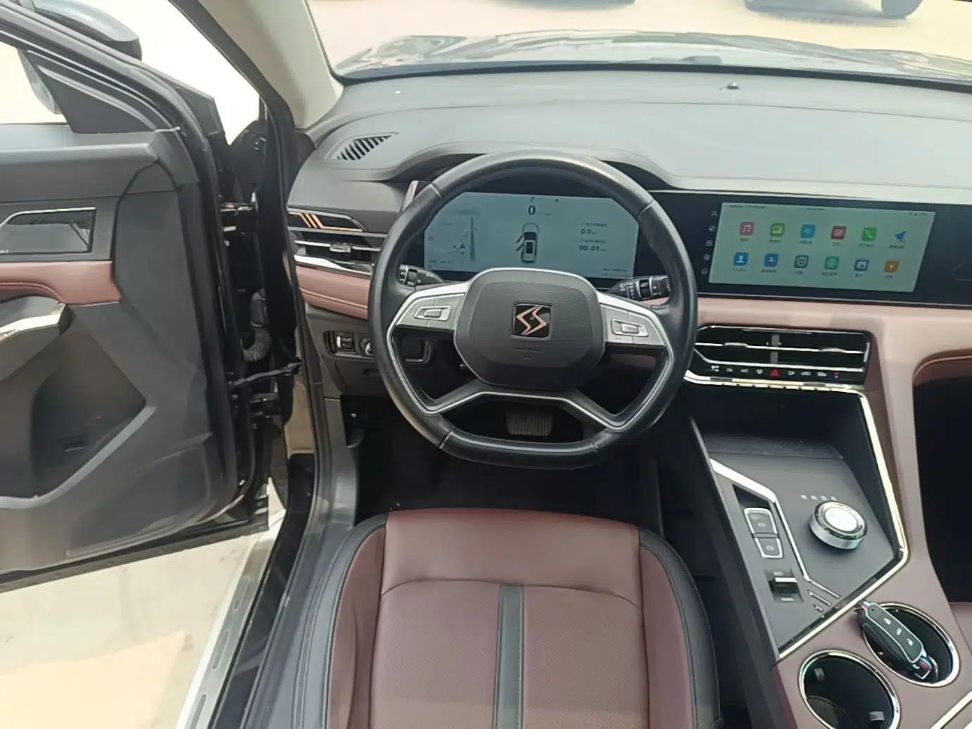 SOL X8 PLUS 2023 1.5 TGDI DCT Smart Home Edition 7-Seater — миниатюра 13