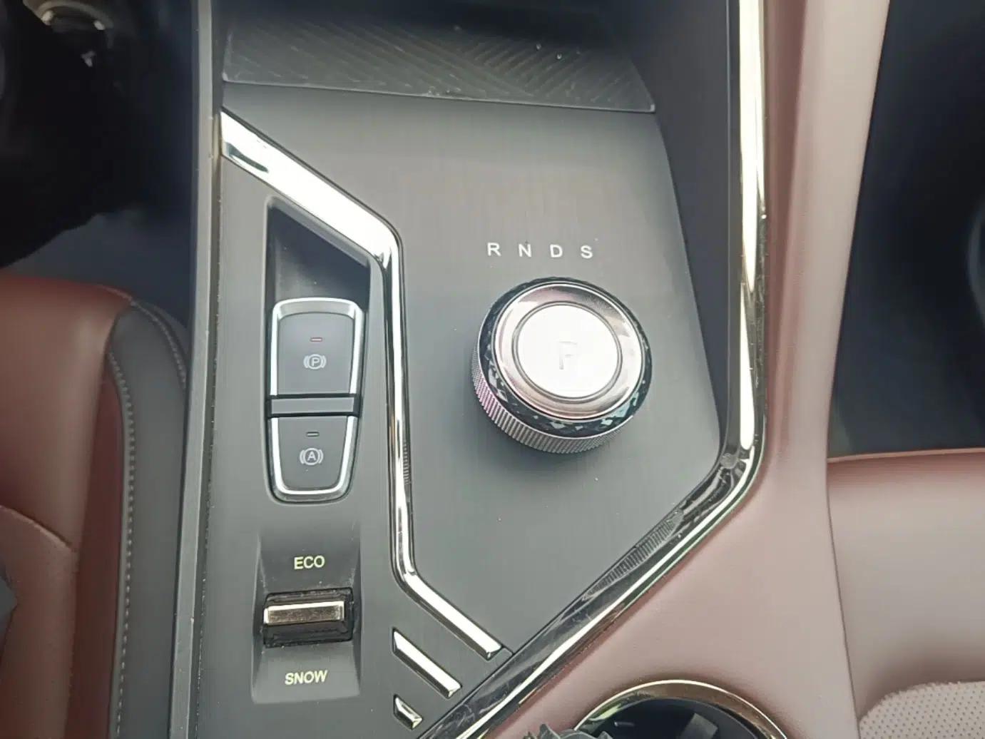 SOL X8 PLUS 2023 1.5 TGDI DCT Smart Home Edition 7-Seater — миниатюра 16