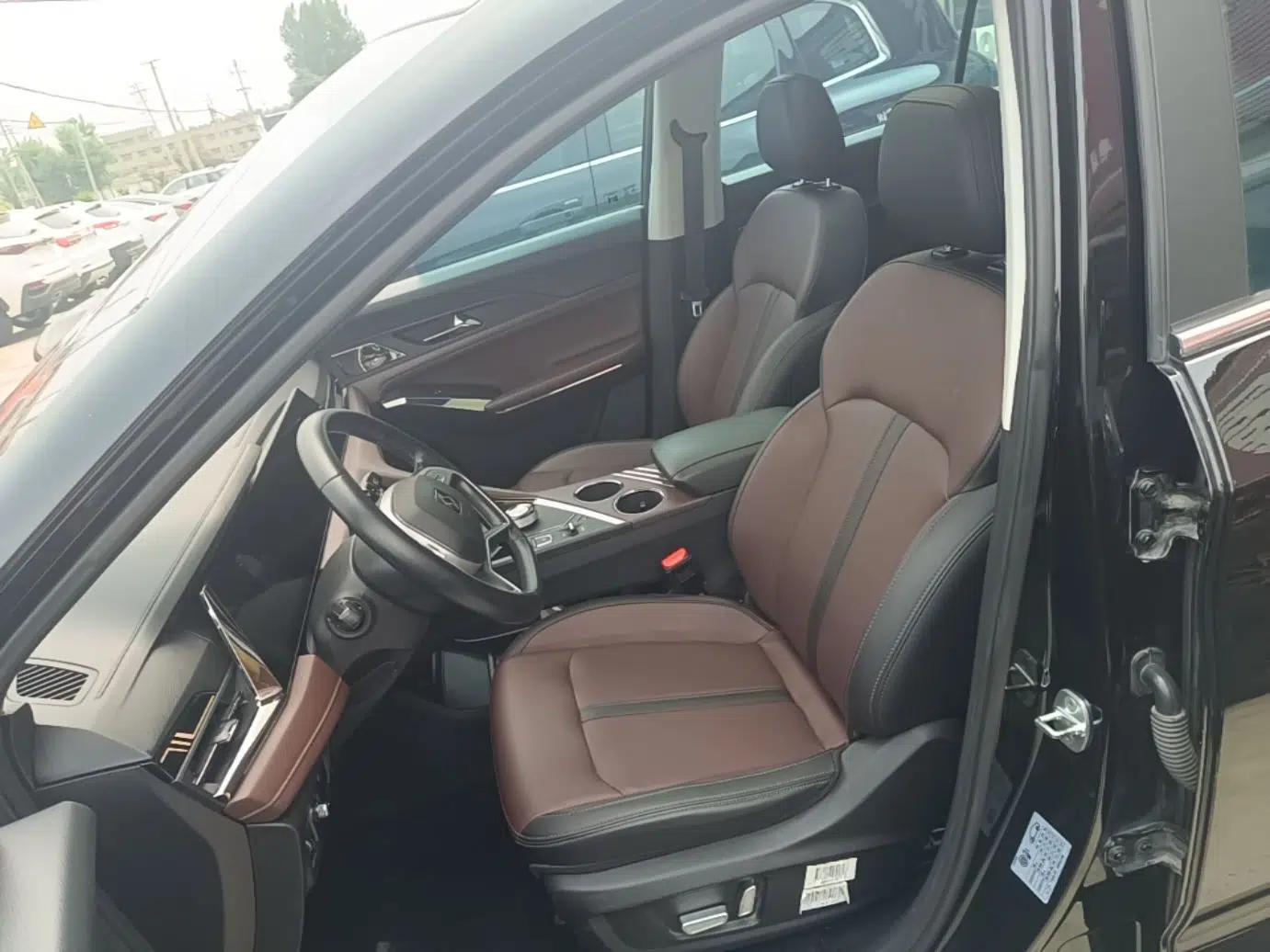 SOL X8 PLUS 2023 1.5 TGDI DCT Smart Home Edition 7-Seater — миниатюра 17