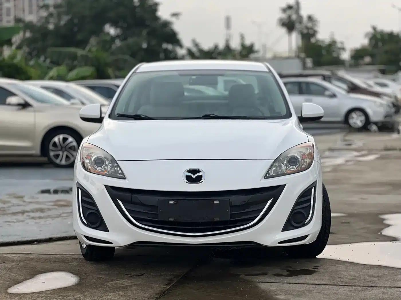 Mazda 3 Axela 2015 Sedan 1.6L Automatic Comfort Model — миниатюра 2