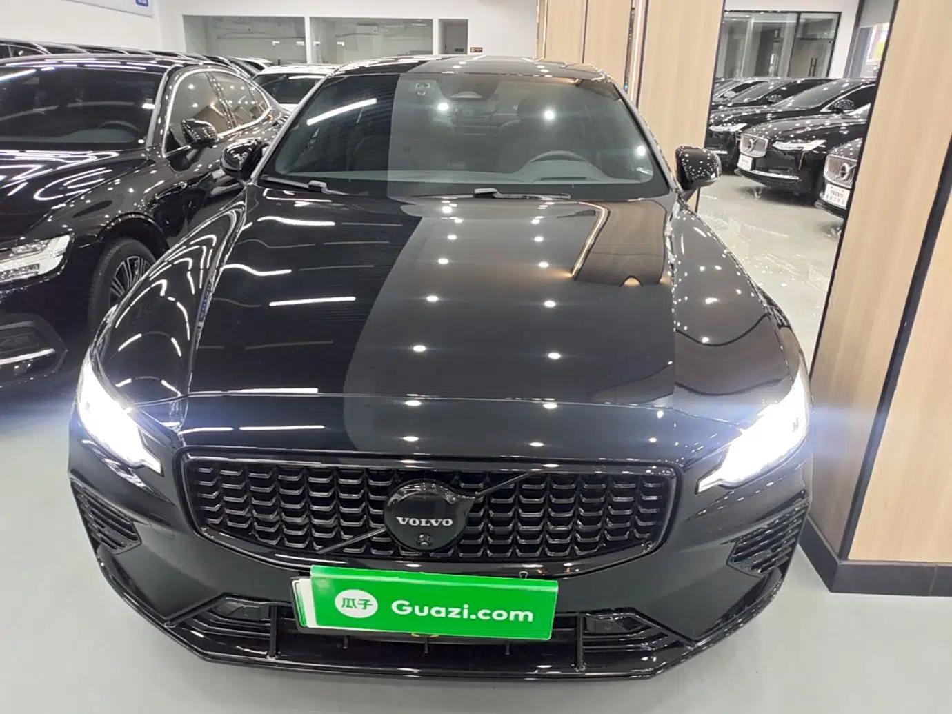 Volvo S60 New Energy 2024 T8 All-Wheel Drive Long-Range Luxury Midnight Black Edition — миниатюра 2