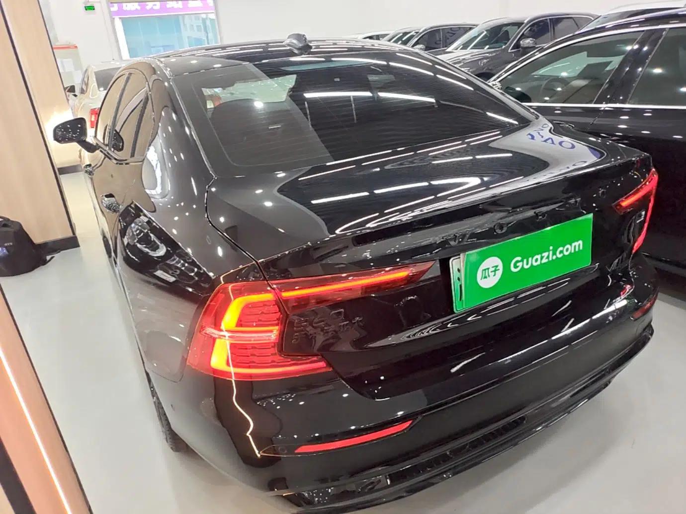Volvo S60 New Energy 2024 T8 All-Wheel Drive Long-Range Luxury Midnight Black Edition — миниатюра 4