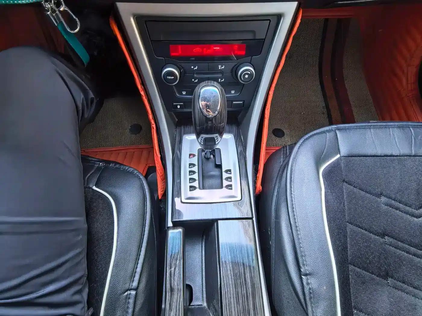 Roewe 550 2013 Classic Edition 550 1.8L Automatic Fashion Model — миниатюра 7