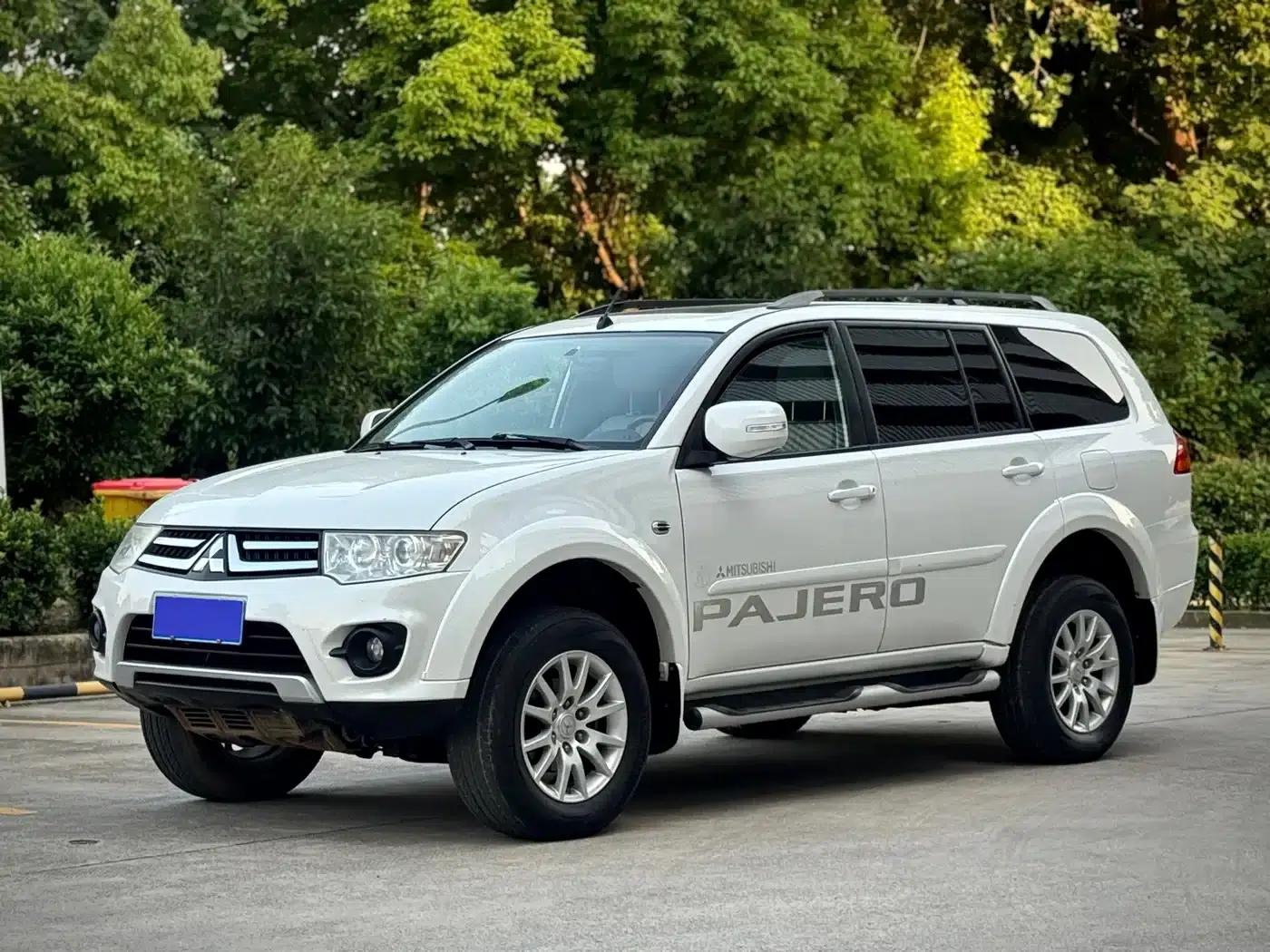 2013 Pajero Sport 3.0L Automatic 2WD Luxury Edition — миниатюра 1