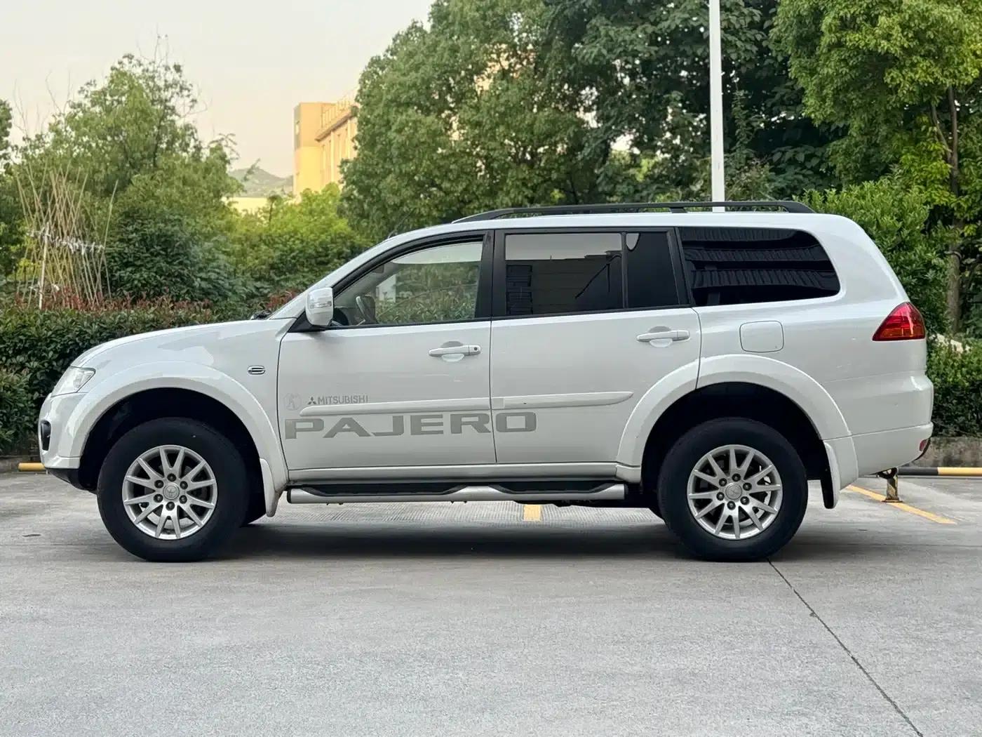 2013 Pajero Sport 3.0L Automatic 2WD Luxury Edition — миниатюра 3