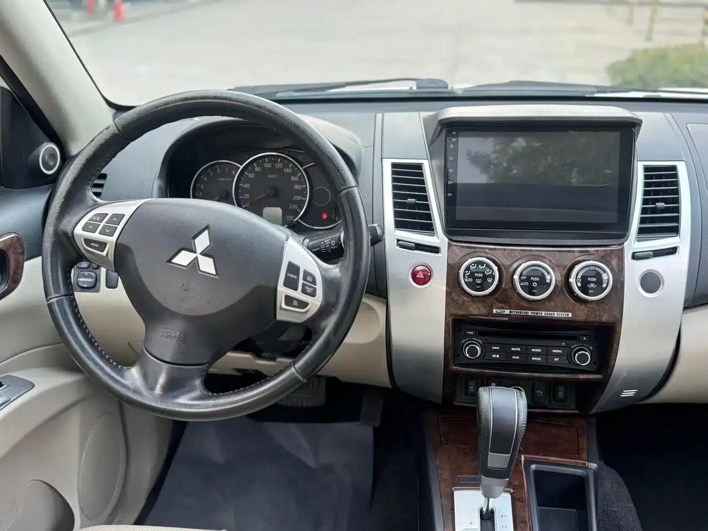 2013 Pajero Sport 3.0L Automatic 2WD Luxury Edition — миниатюра 4