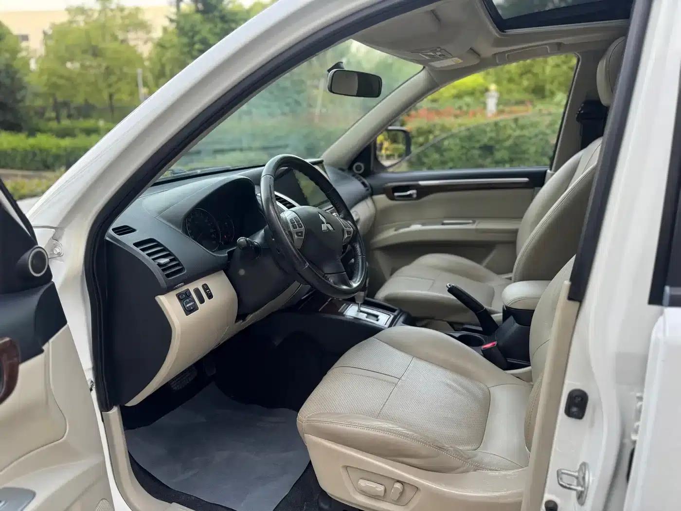 2013 Pajero Sport 3.0L Automatic 2WD Luxury Edition — миниатюра 7