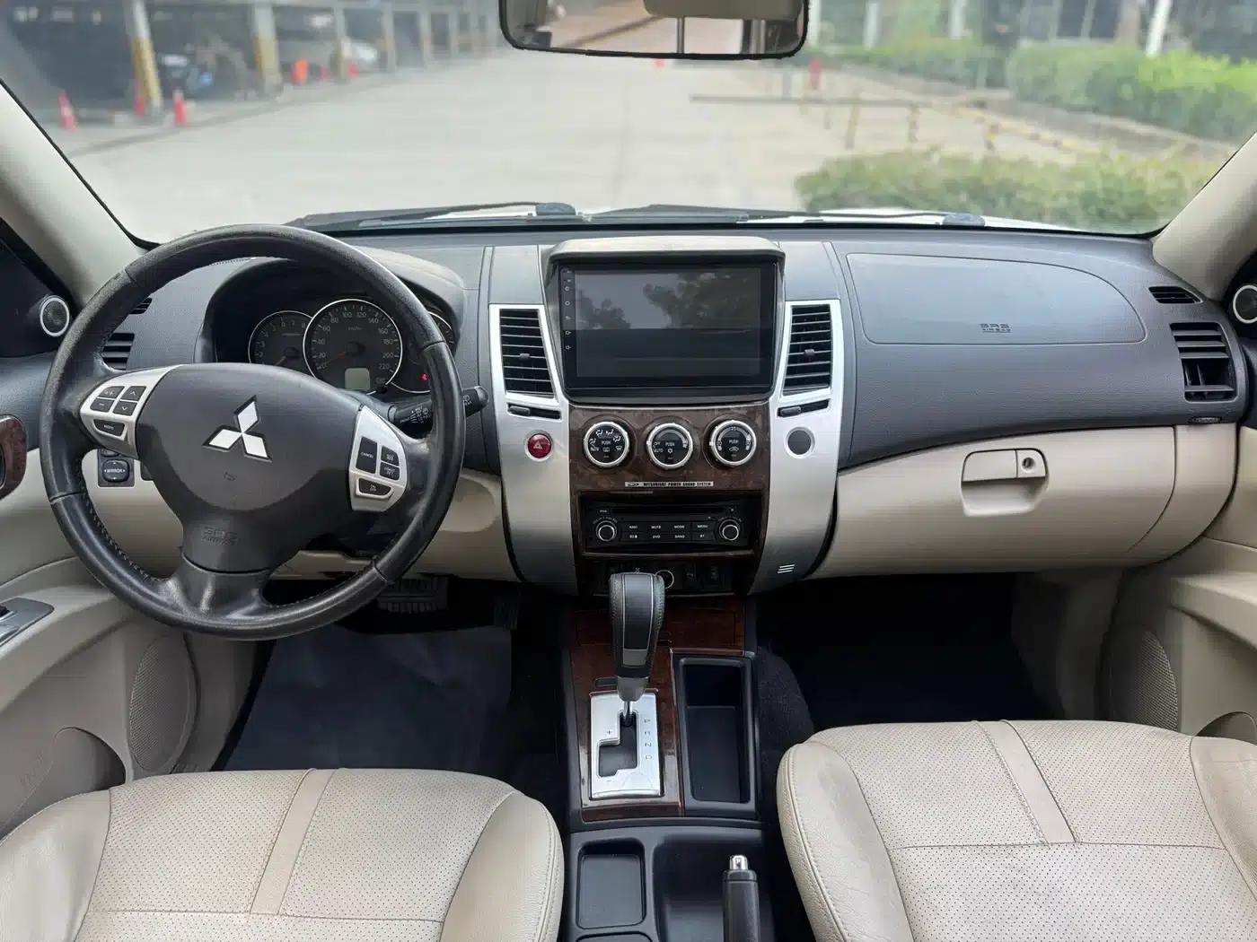 2013 Pajero Sport 3.0L Automatic 2WD Luxury Edition — миниатюра 8