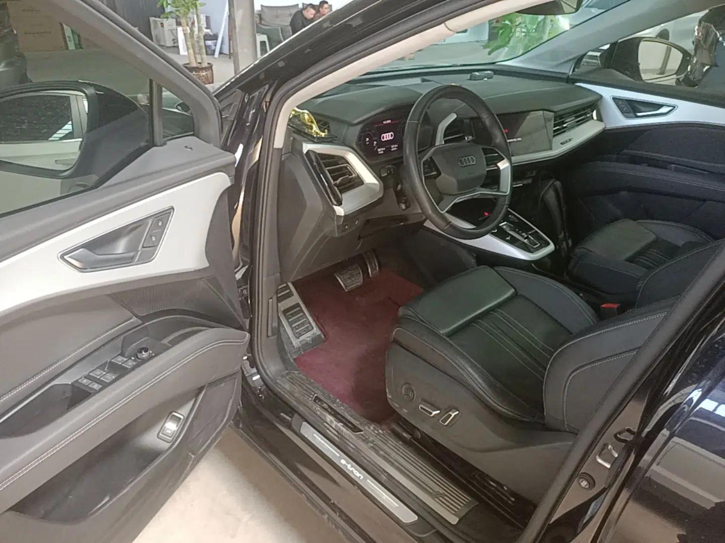 Audi Q5 e-tron 2023 40 e-tron Shining Edition Brocade Suit — миниатюра 18