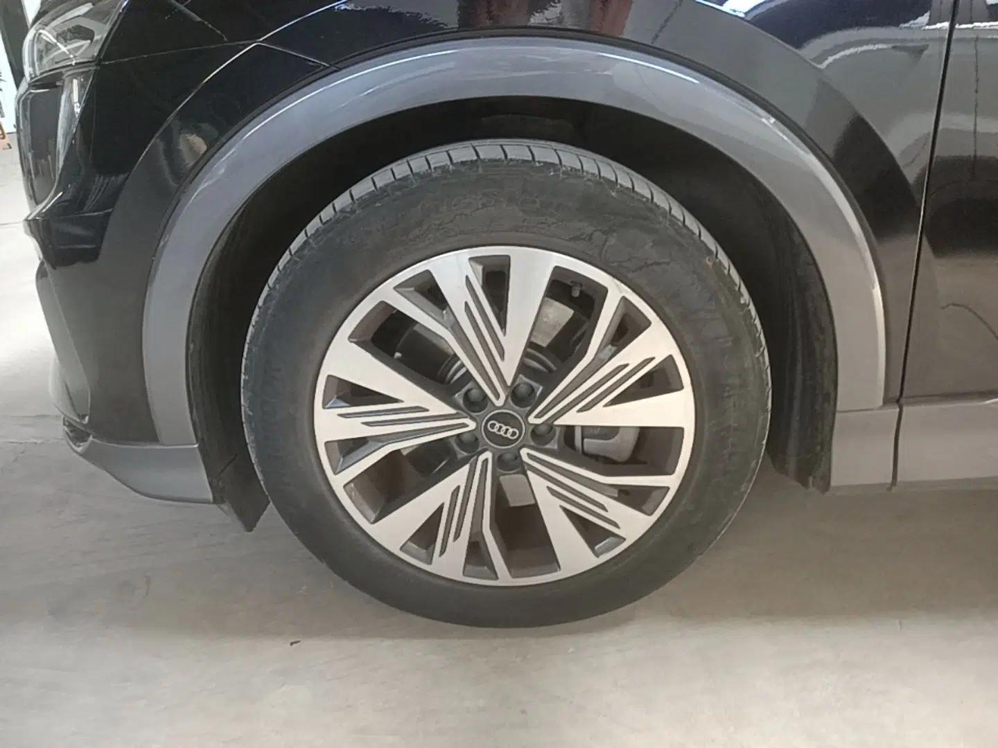 Audi Q5 e-tron 2023 40 e-tron Shining Edition Brocade Suit — миниатюра 10