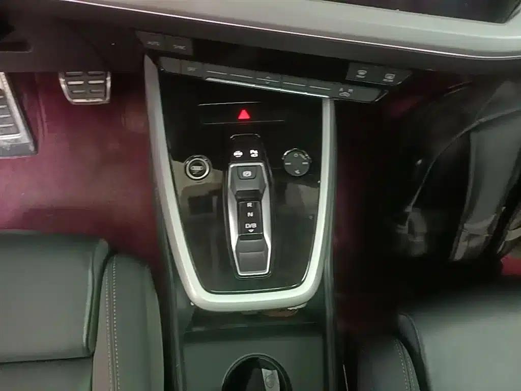 Audi Q5 e-tron 2023 Model 40 e-tron Shining Edition - Premium Outfit — миниатюра 14