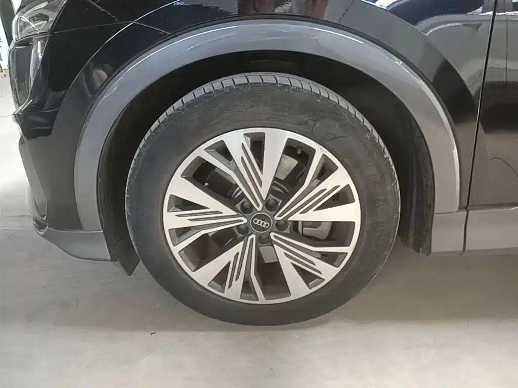 Audi Q5 e-tron 2023 Model 40 e-tron Shining Edition - Premium Outfit — миниатюра 23