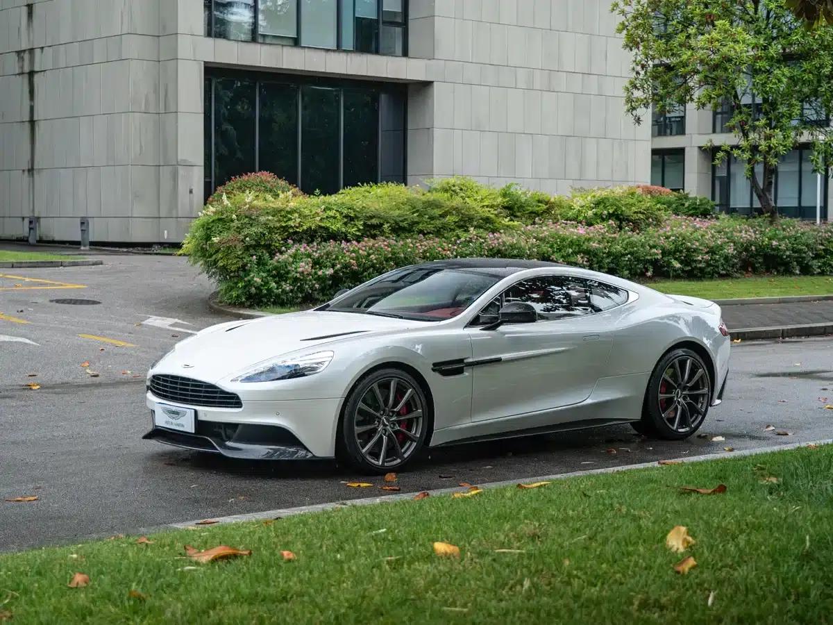 2013 Vanquish 6.0L Standard Model — миниатюра 1