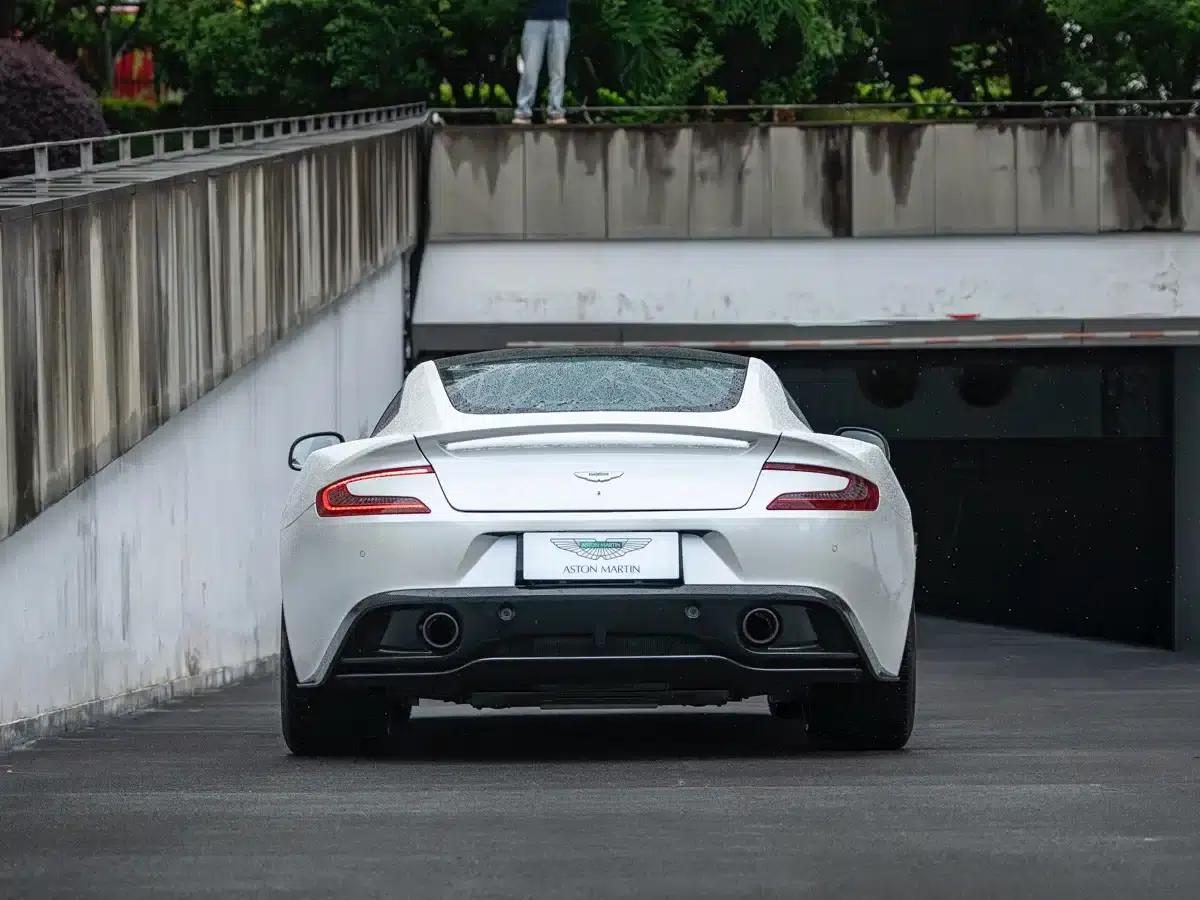 2013 Vanquish 6.0L Standard Model — миниатюра 11