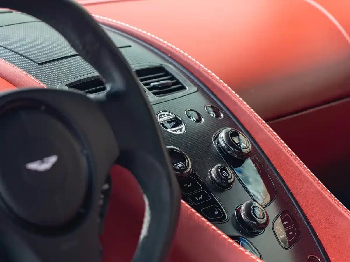 2013 Vanquish 6.0L Standard Model — миниатюра 17