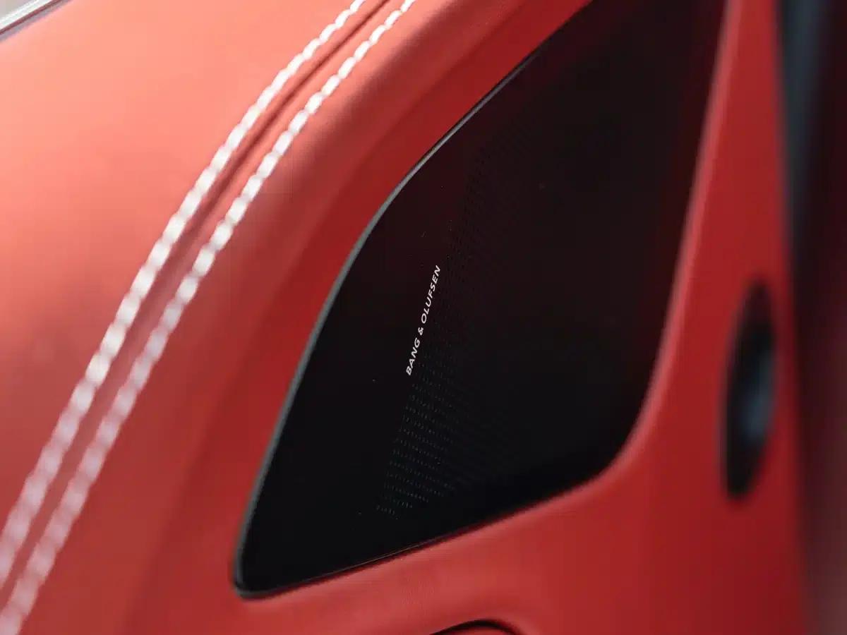 2013 Vanquish 6.0L Standard Model — миниатюра 19