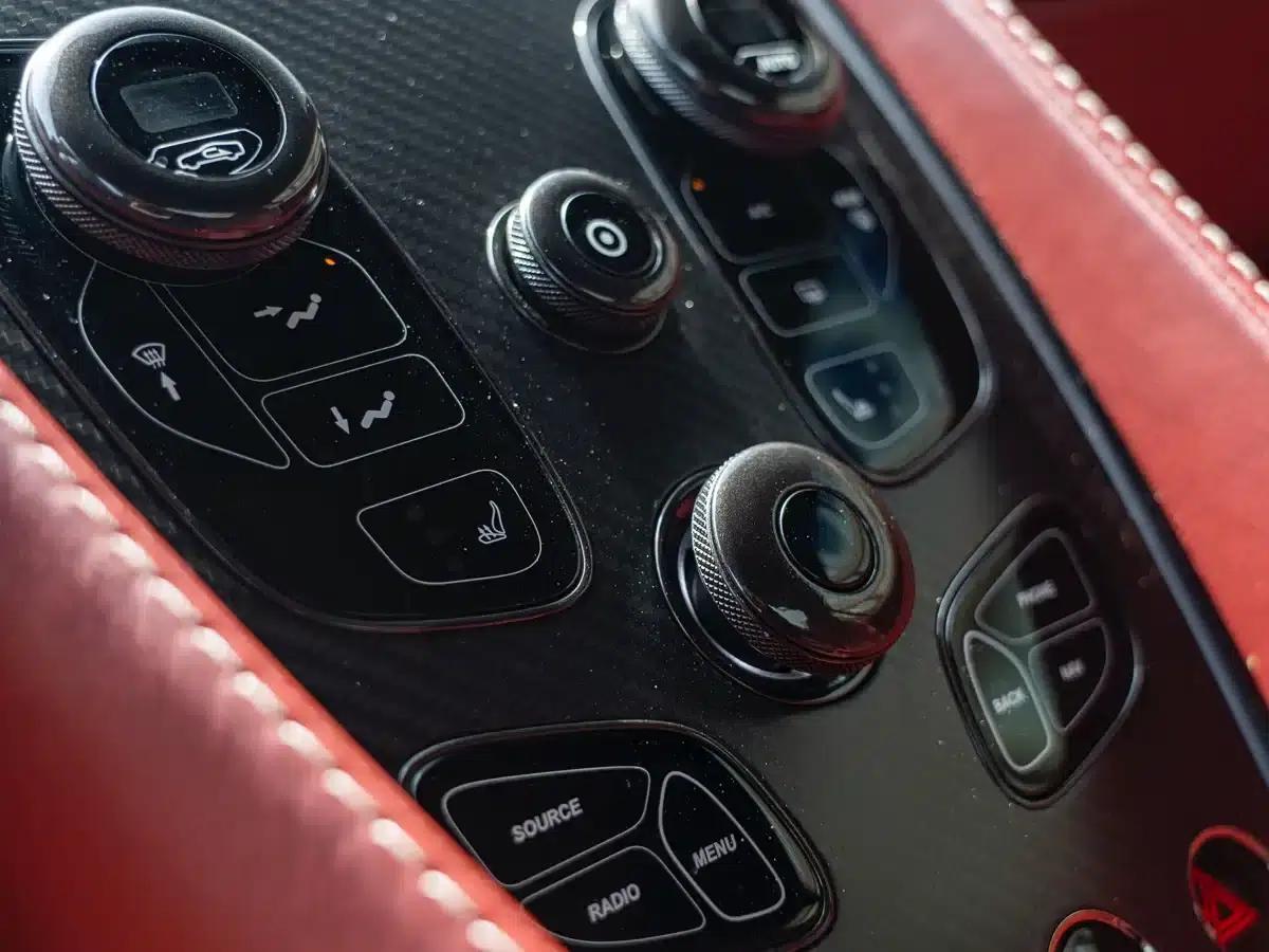 2013 Vanquish 6.0L Standard Model — миниатюра 23