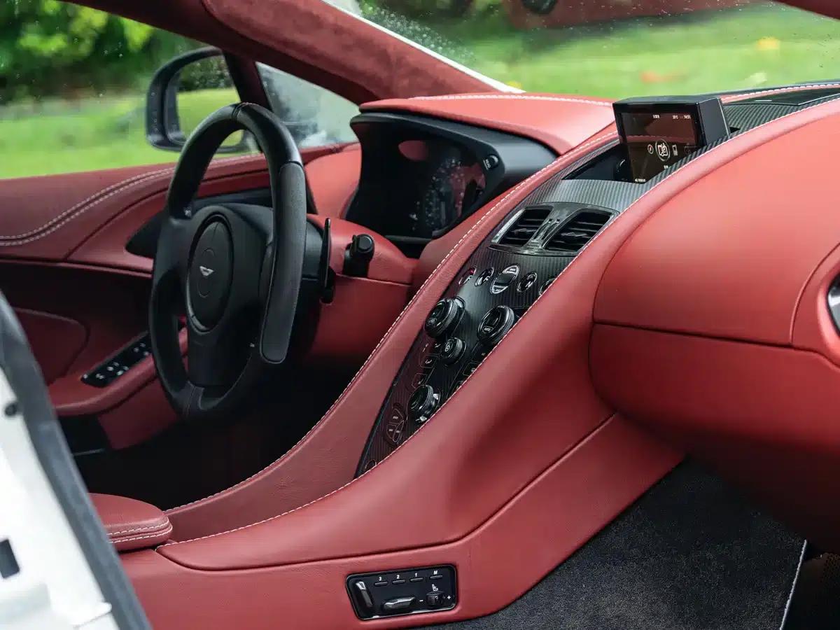 2013 Vanquish 6.0L Standard Model — миниатюра 30
