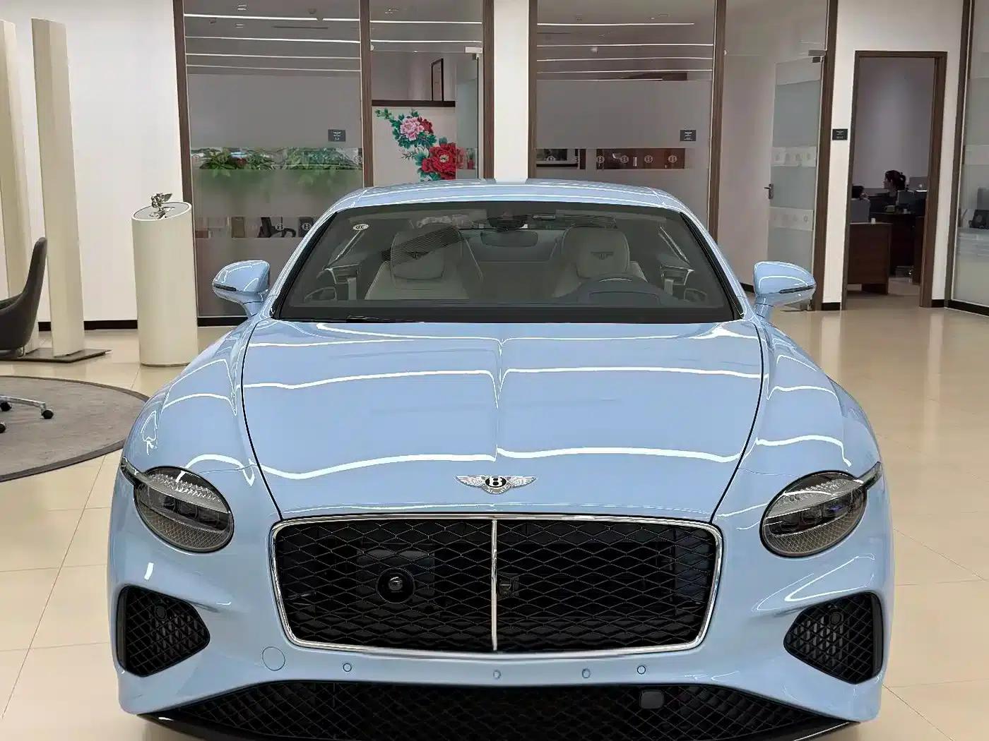 2026 Continental Plug-in Hybrid GT Base Model — миниатюра 2