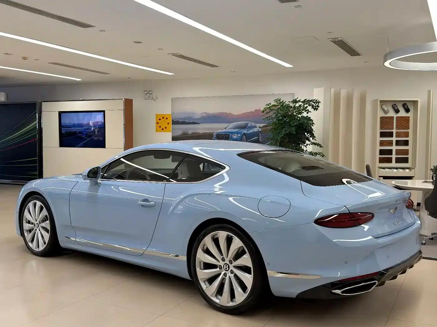 2026 Continental Plug-in Hybrid GT Base Model — миниатюра 3