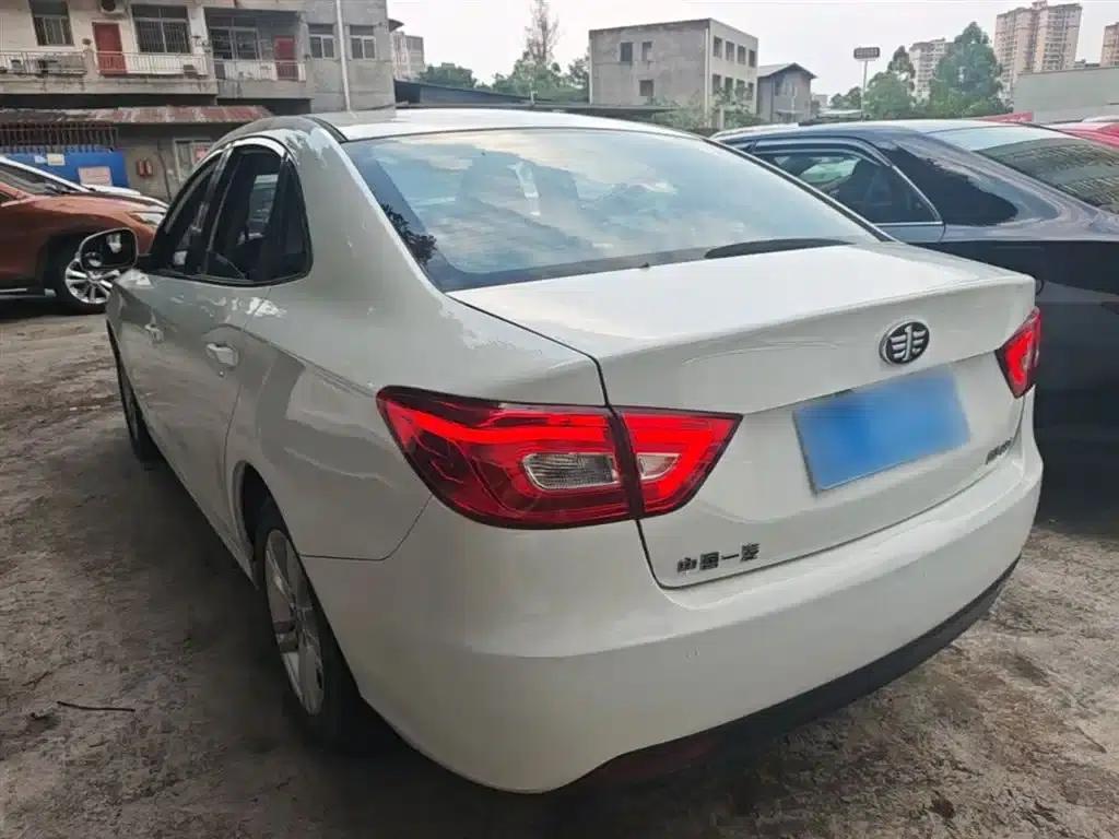 Besturn B30 2016 1.6L Automatic Luxury Edition — миниатюра 5