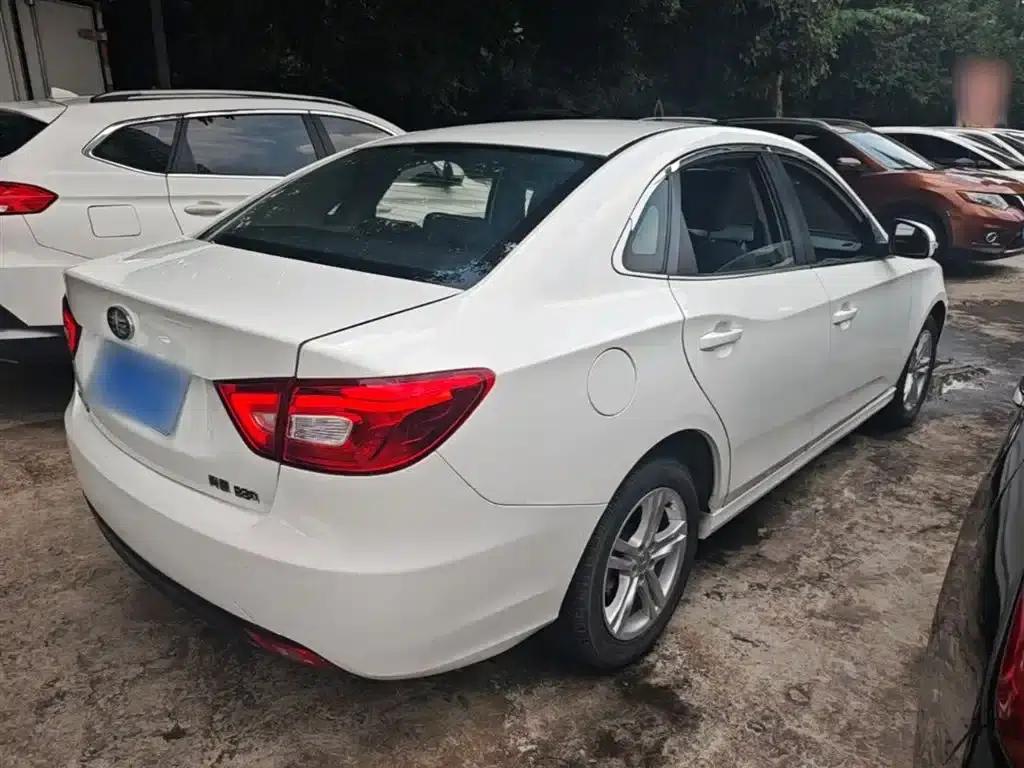 Besturn B30 2016 1.6L Automatic Luxury Edition — миниатюра 7
