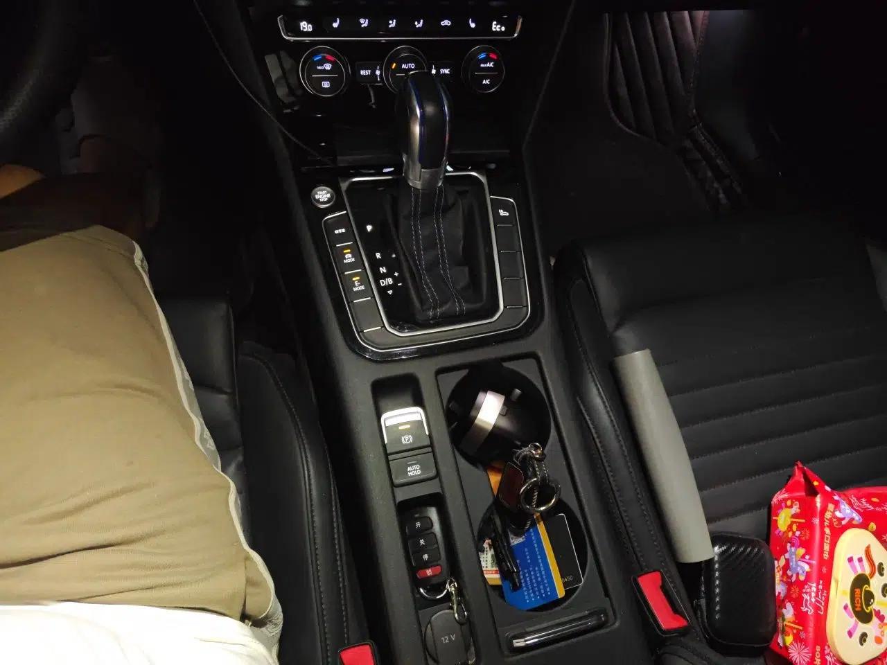 Volkswagen Variant New Energy 2019 GTE model — миниатюра 14