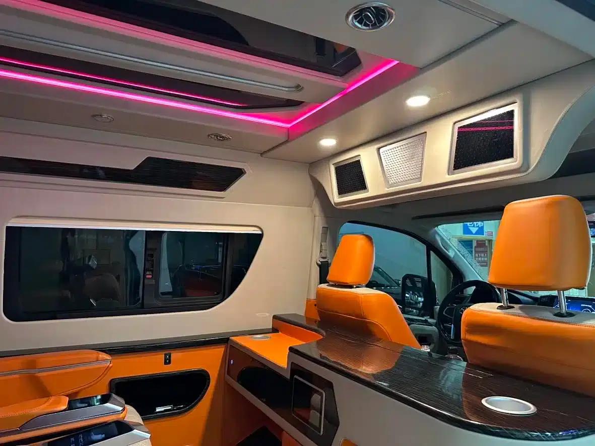 2022 HIACE 3.5L Automatic — миниатюра 9