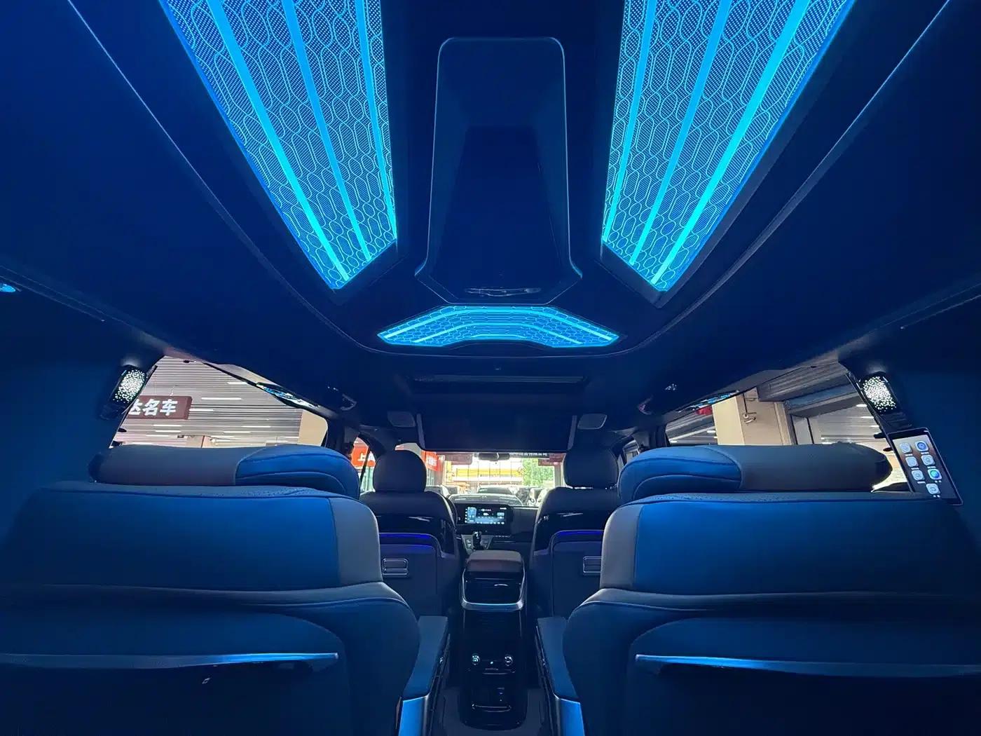 Tourneo 2024 2.0T Automatic Premium Plus Edition — миниатюра 11