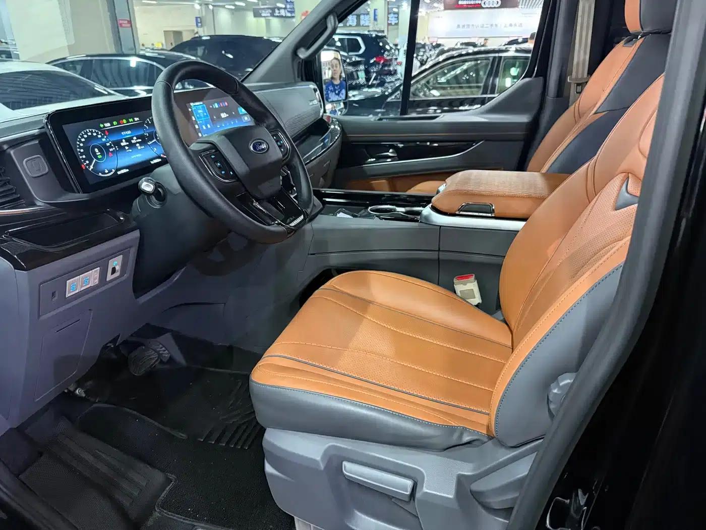 Tourneo 2024 2.0T Automatic Premium Plus Edition — миниатюра 4