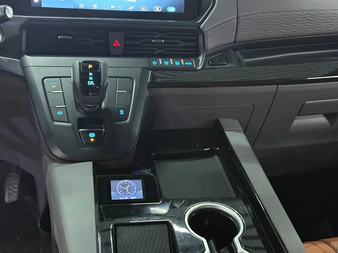 Tourneo 2024 2.0T Automatic Premium Plus Edition — миниатюра 6