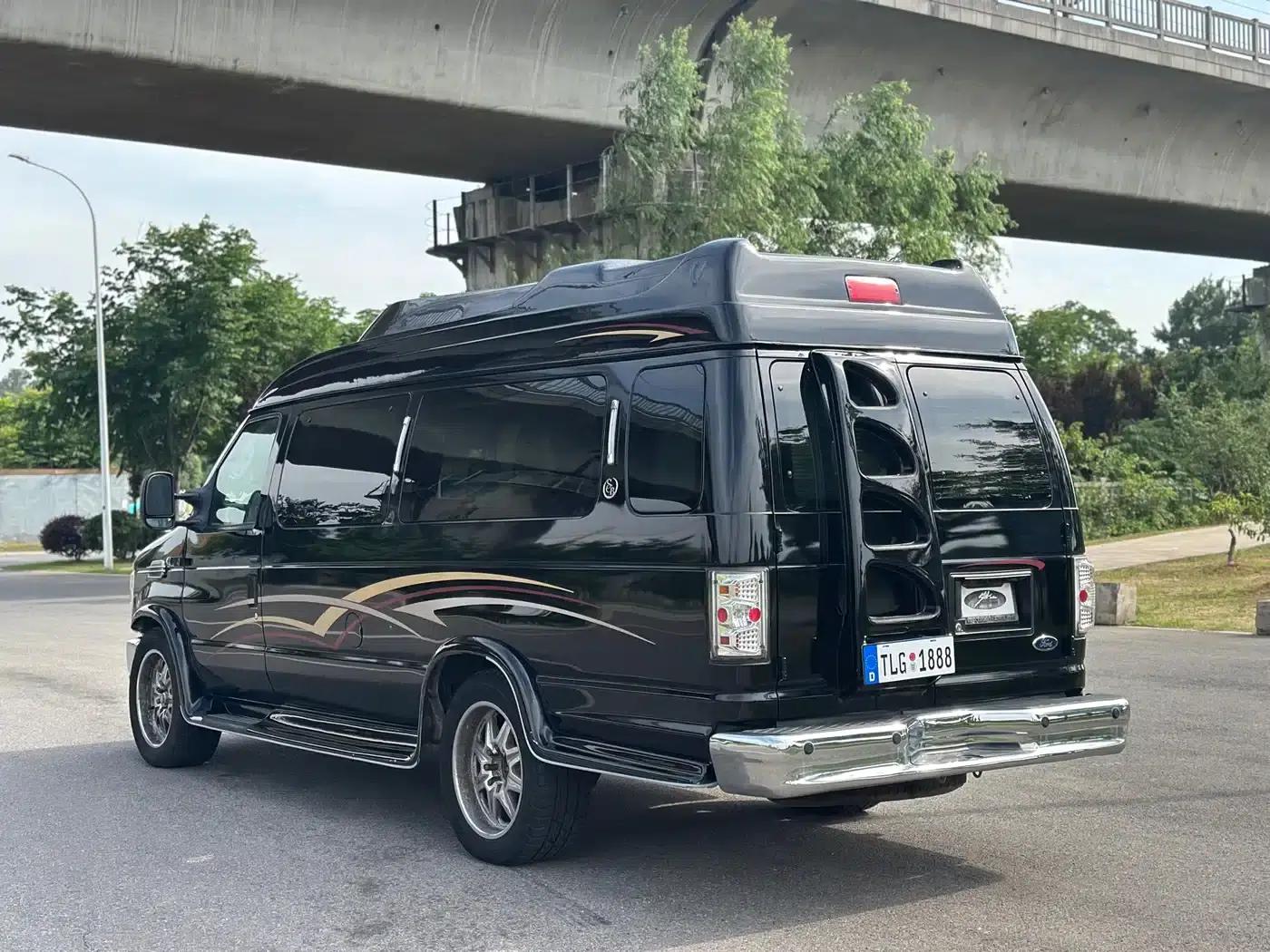 2011 Ford E350 5.4L Standard Yacht Edition — миниатюра 13