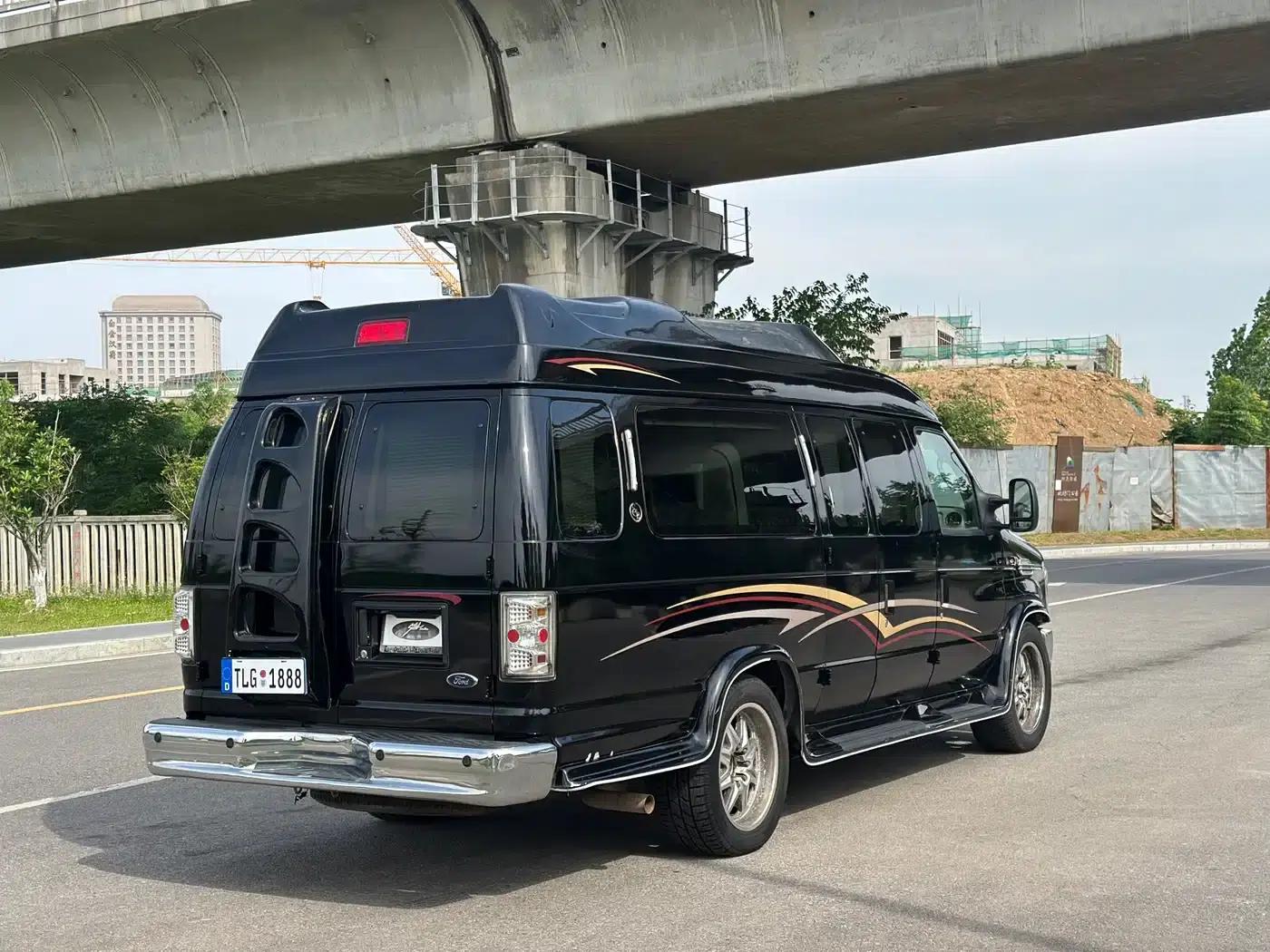 2011 Ford E350 5.4L Standard Yacht Edition — миниатюра 15