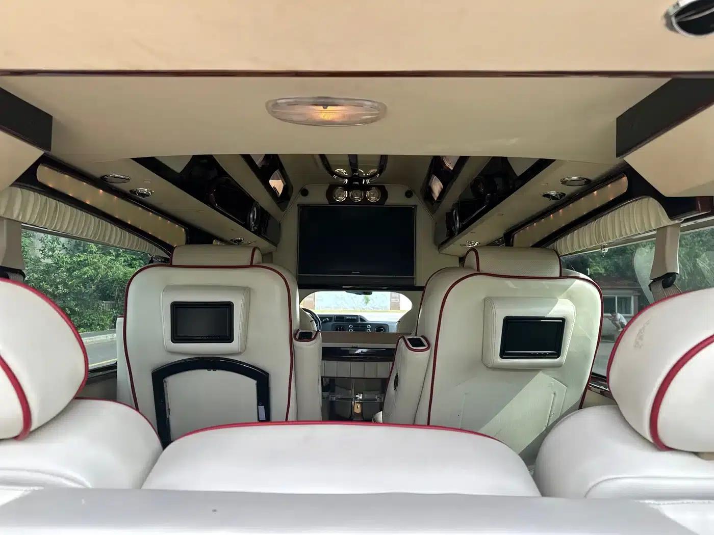 2011 Ford E350 5.4L Standard Yacht Edition — миниатюра 18