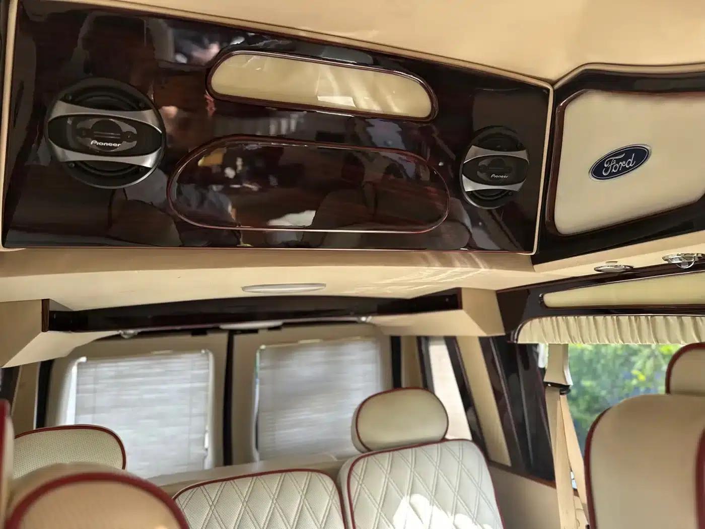 2011 Ford E350 5.4L Standard Yacht Edition — миниатюра 21