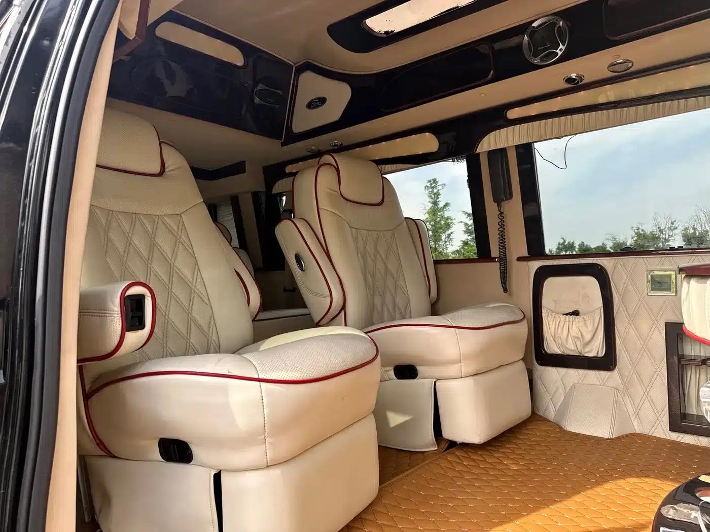 2011 Ford E350 5.4L Standard Yacht Edition — миниатюра 9