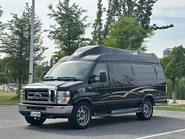 2011 Ford E350 5.4L Standard Yacht Edition