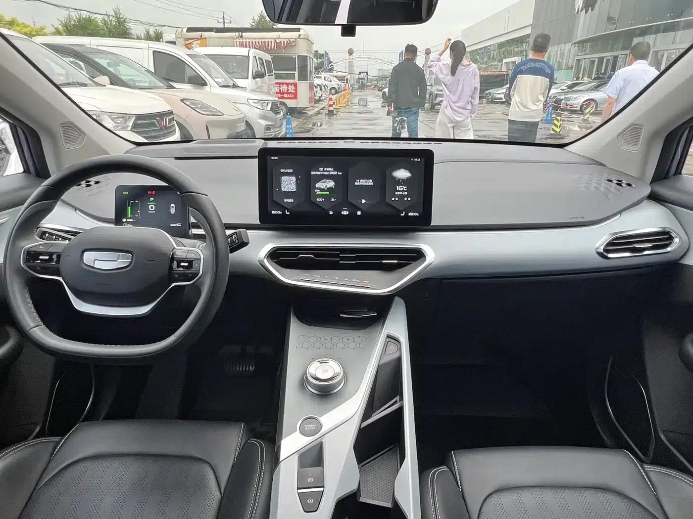 Geely Geometry C 2020 Selected Range Edition 550KM C++ — миниатюра 7
