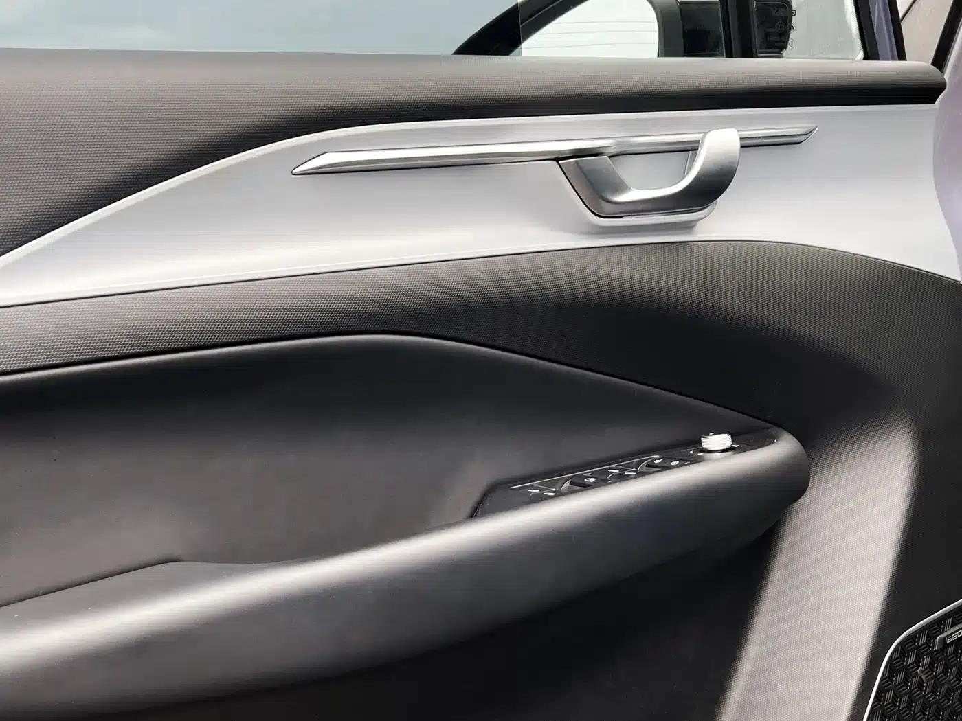 Geely Geometry C 2020 Selected Range Edition 550KM C++ — миниатюра 10