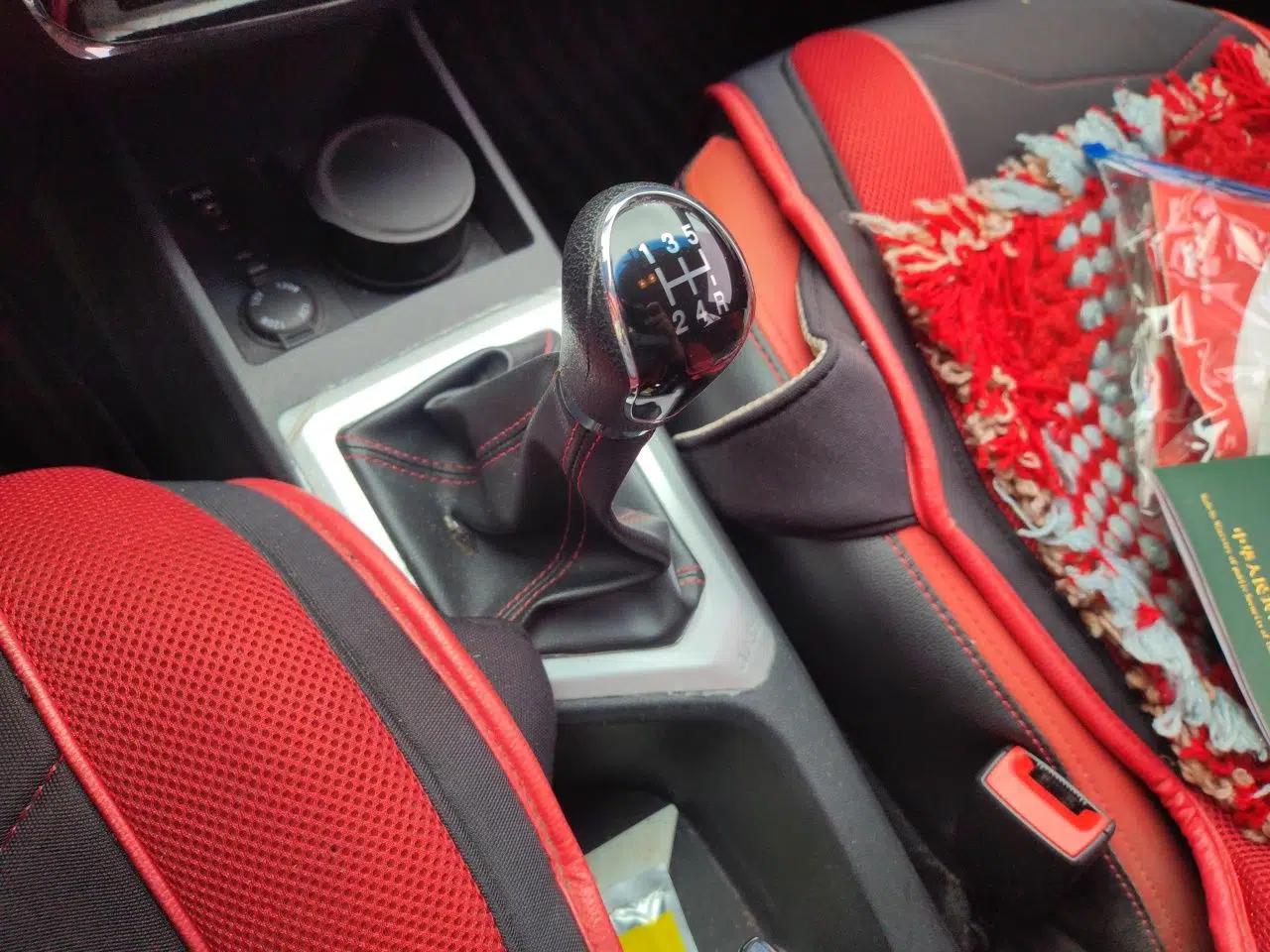JAC Group Refine S2 2016 1.5L Manual Luxury Model Two-Tone Version — миниатюра 14