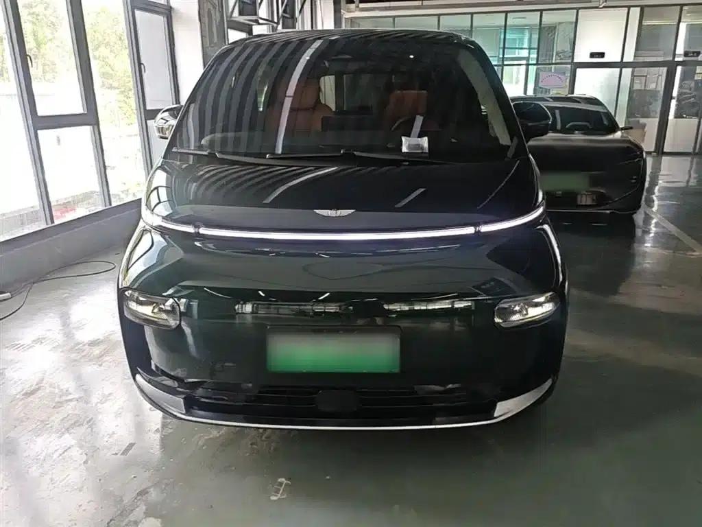 Yizhen L380 2025 Model 805km Flagship Edition 4WD — миниатюра 3