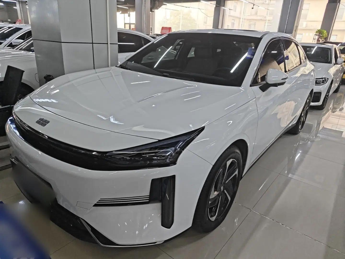 Geely Galaxy L6 2024 125km PLUS Dragon Edition — миниатюра 1