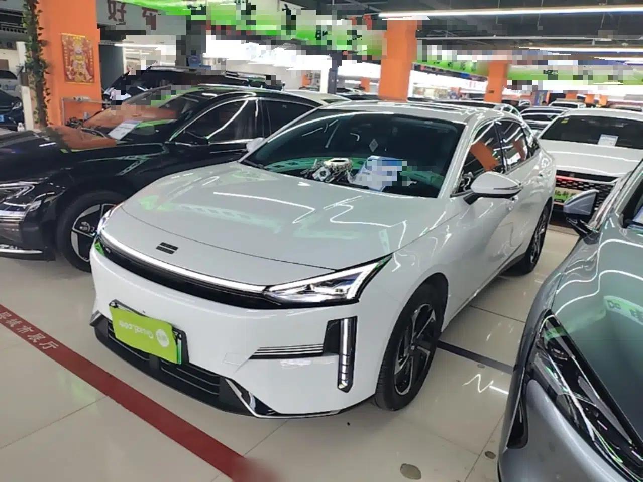 Geely Galaxy L6 2025 EM-i 140km Explorer+ Edition — миниатюра 1