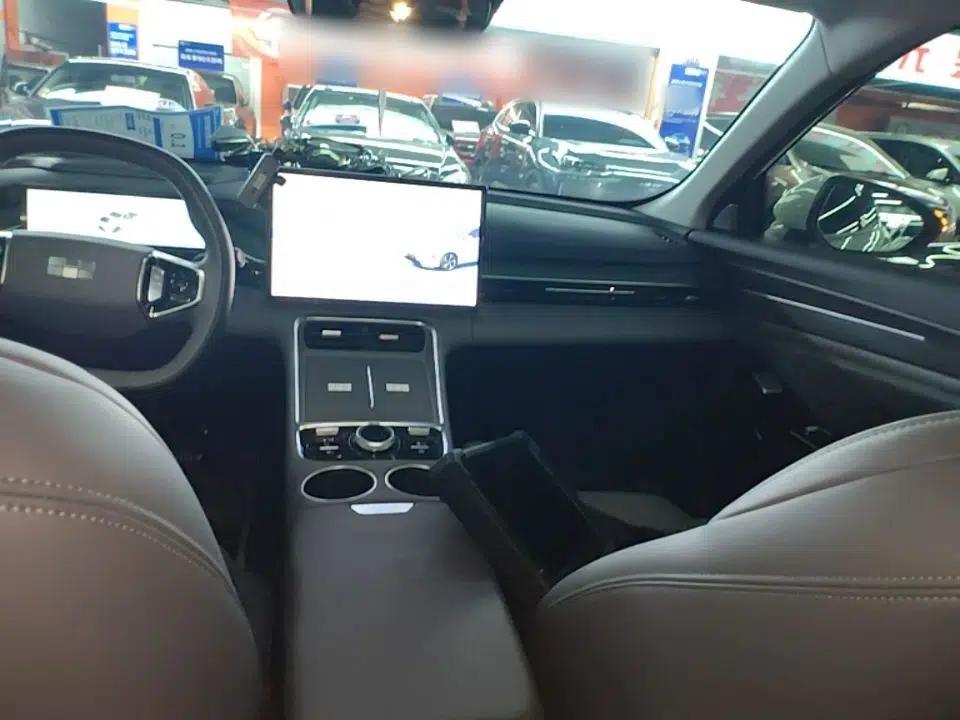 Geely Galaxy L6 2025 EM-i 140km Explorer+ Edition — миниатюра 12