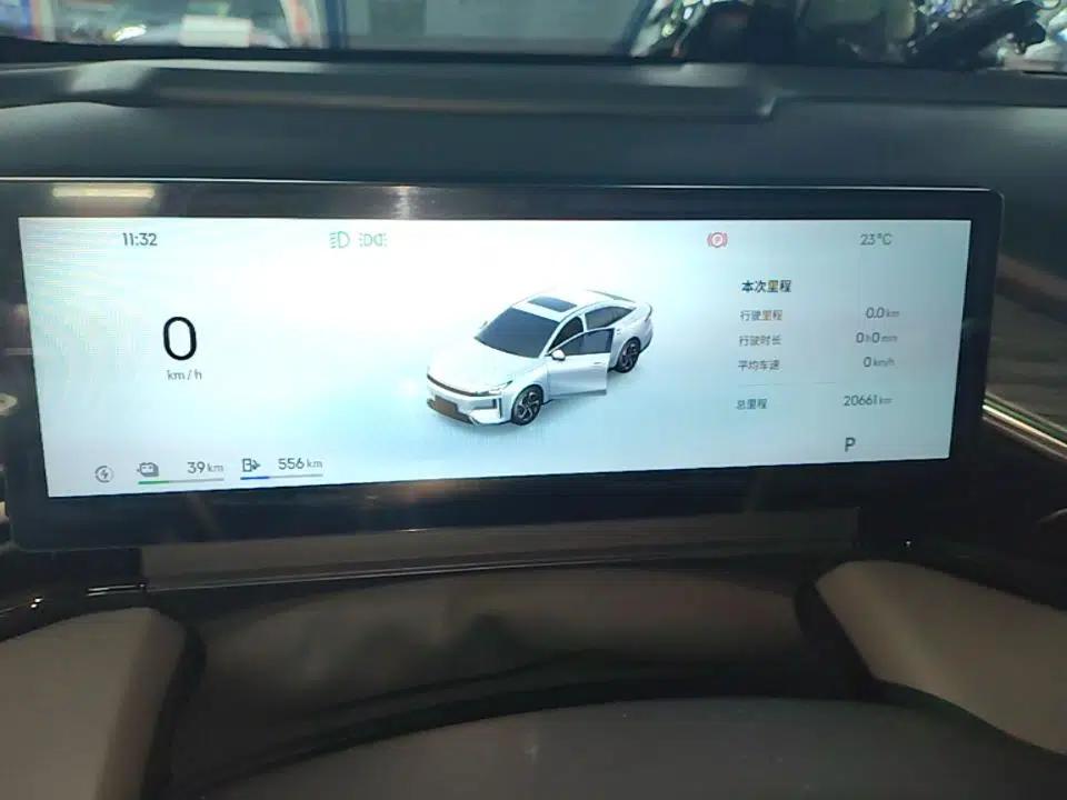 Geely Galaxy L6 2025 EM-i 140km Explorer+ Edition — миниатюра 14