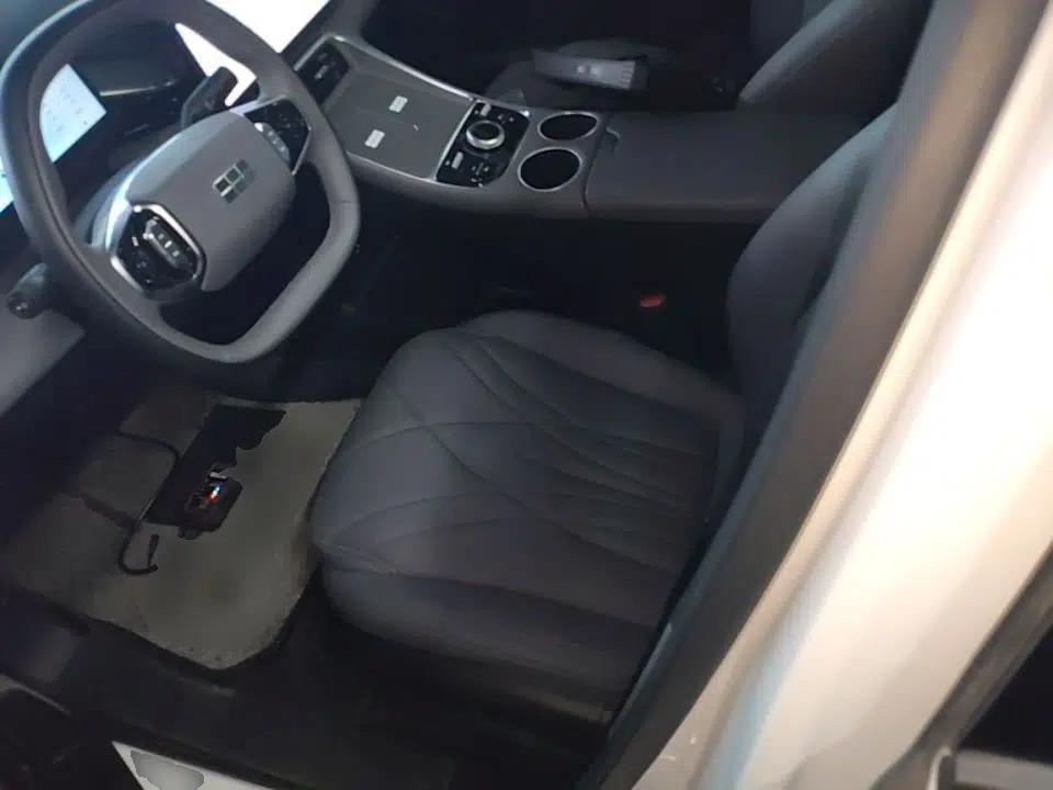 Geely Galaxy L6 2025 EM-i 140km Explorer+ Edition — миниатюра 17