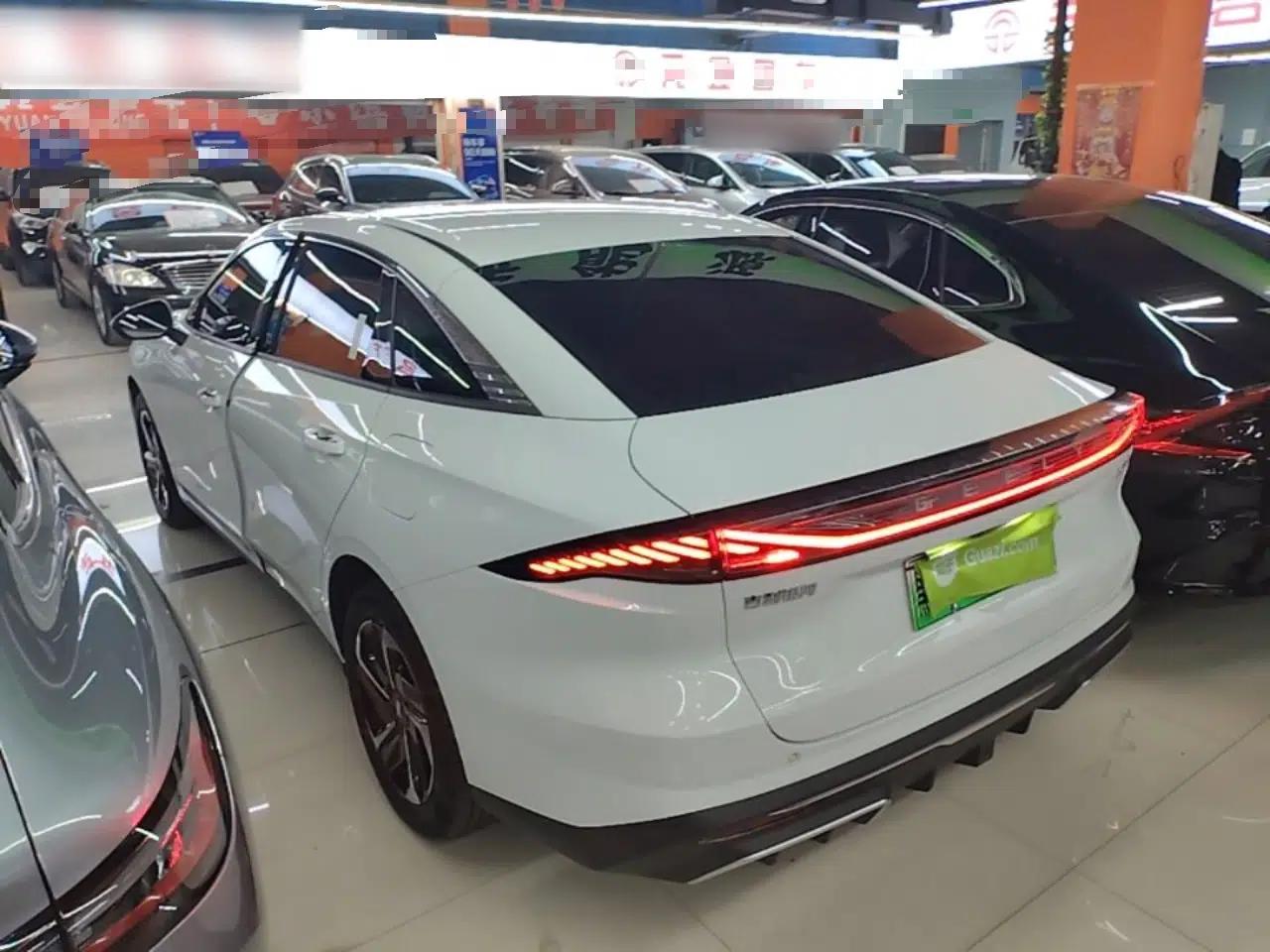 Geely Galaxy L6 2025 EM-i 140km Explorer+ Edition — миниатюра 4