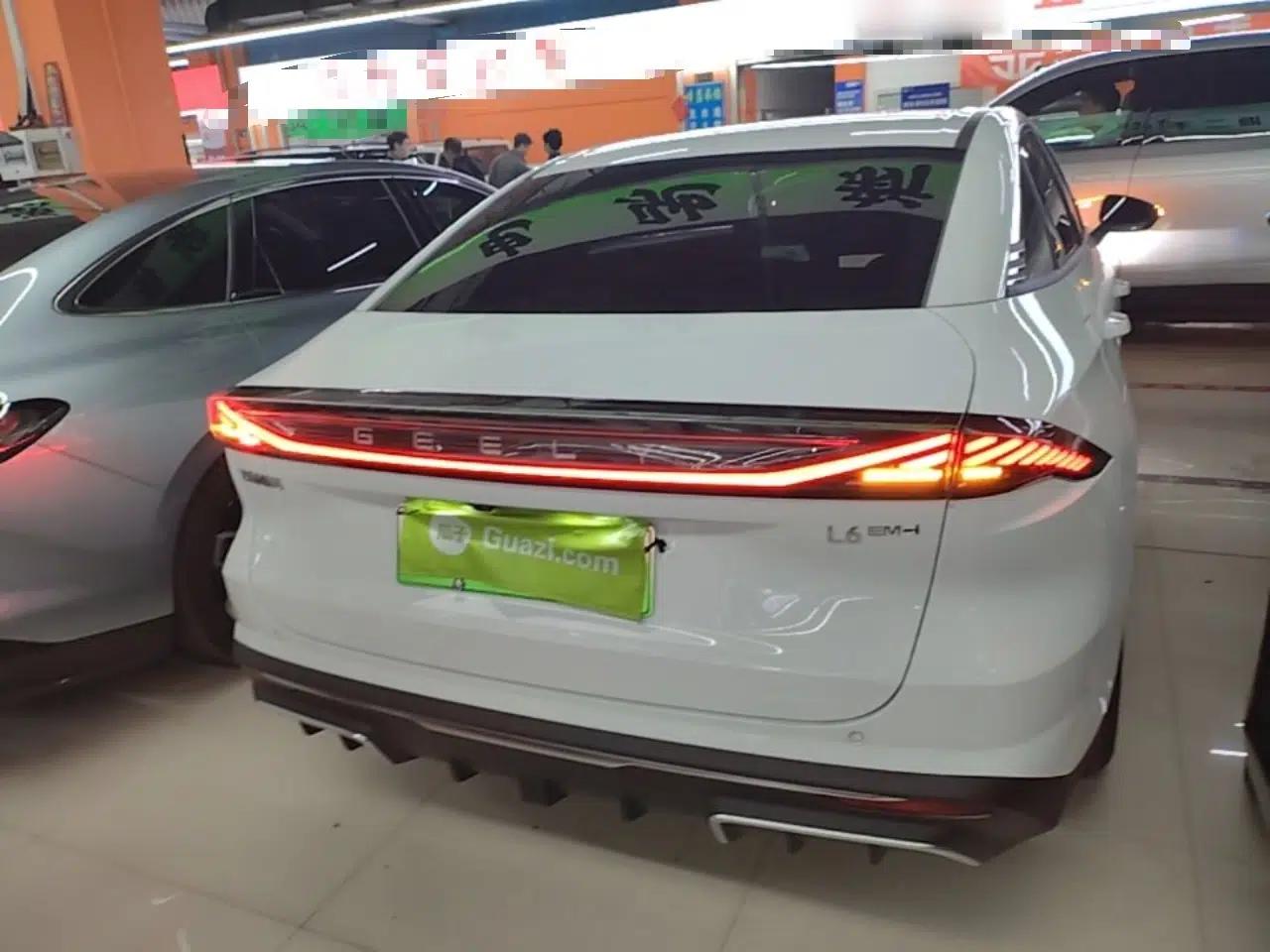 Geely Galaxy L6 2025 EM-i 140km Explorer+ Edition — миниатюра 5