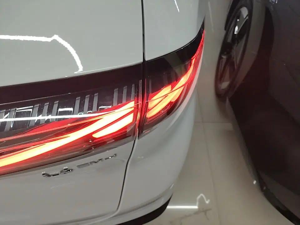 Geely Galaxy L6 2025 EM-i 140km Explorer+ Edition — миниатюра 9